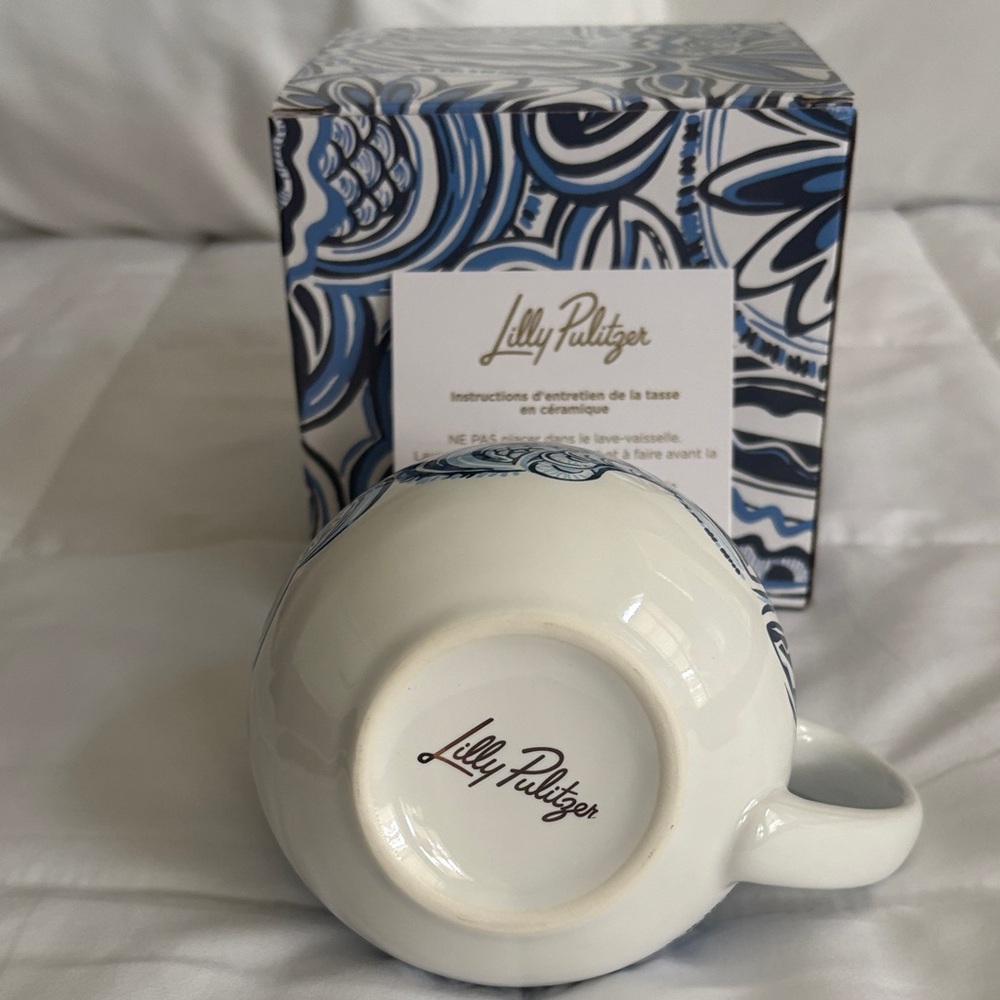 Lilly Pulitzer Floral Blue and White Mug new inbox 4” - Picture 2 of 7